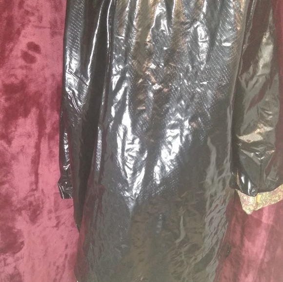 Sliverleaf black faux snake print raincoat - Picture 6 of 7